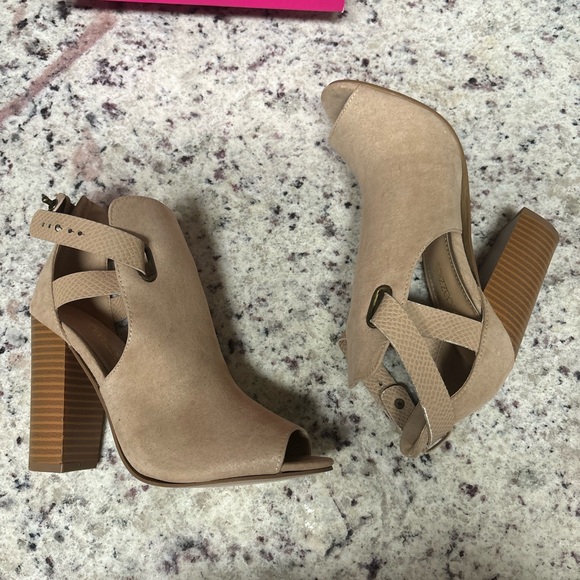 Shoe Dazzle Rika Heeled Sandal - Picture 3 of 6